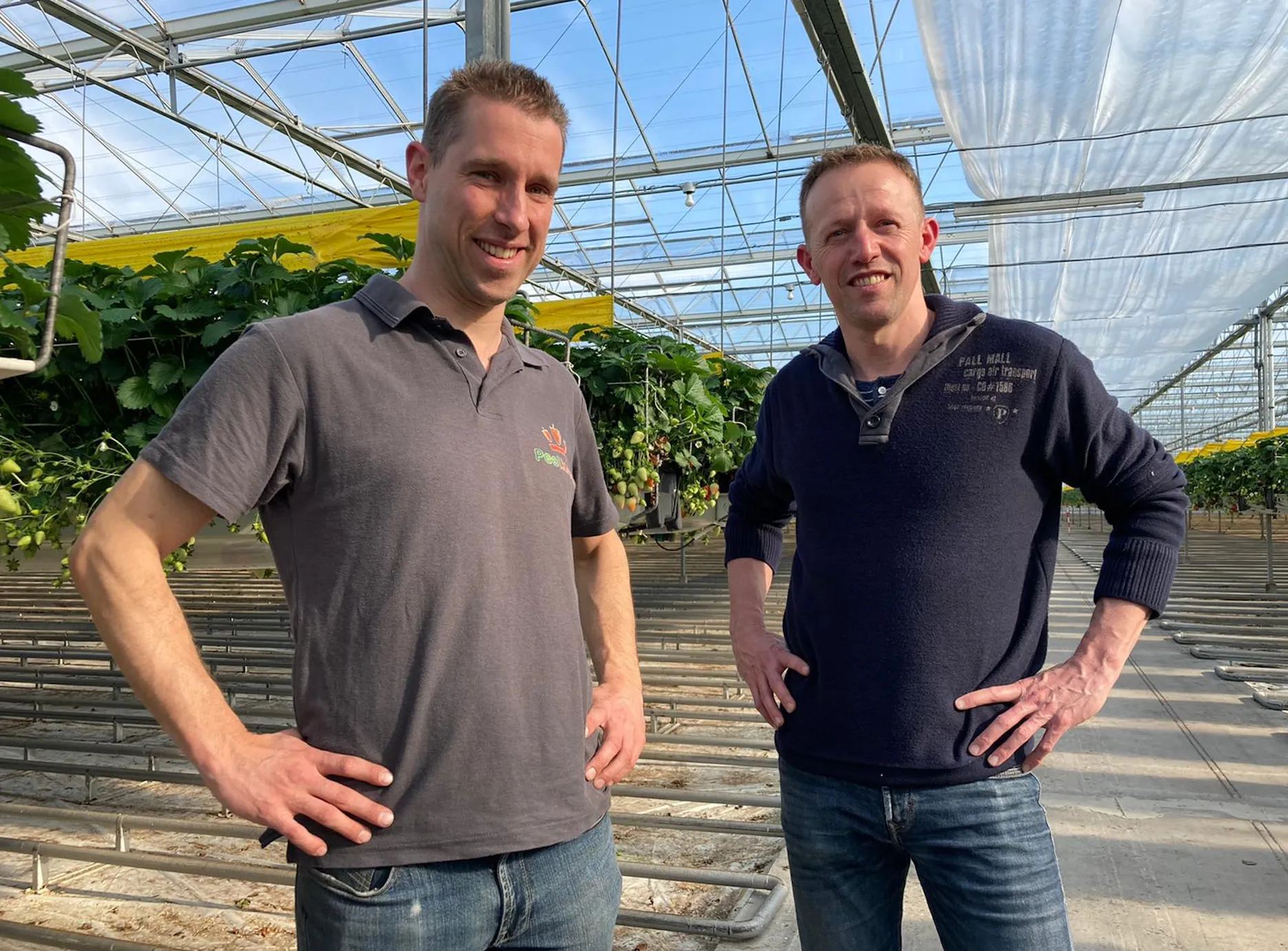 Fig. 2 Left: Rob van Enckevort, Owner and Grower at De Peelkroon. Right: Mark van der Werf, Plant Health Consultant from Plant Empowerment.